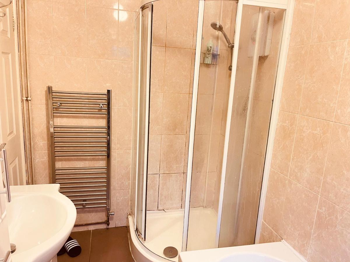 3 Bedroom Holiday House,Close To M6-Express Way To Centre Birmingam Exterior foto