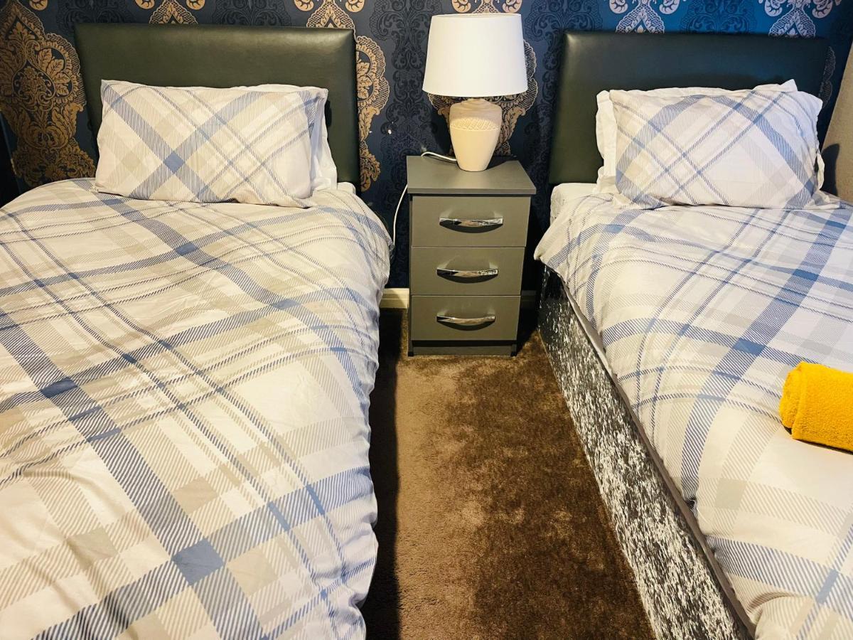 3 Bedroom Holiday House,Close To M6-Express Way To Centre Birmingam Exterior foto